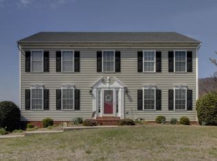 466 Sunflower Dr, Vinton, VA 24179