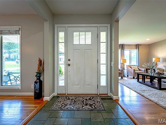 3rd image of 341 Elmcrest Dr
