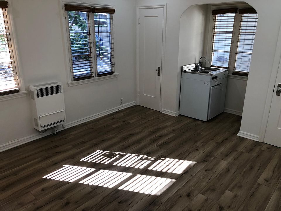 1st image of 1005 N Alfred St #7