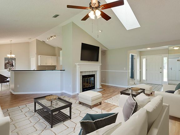 4th image of 13419 Currituck Dr N