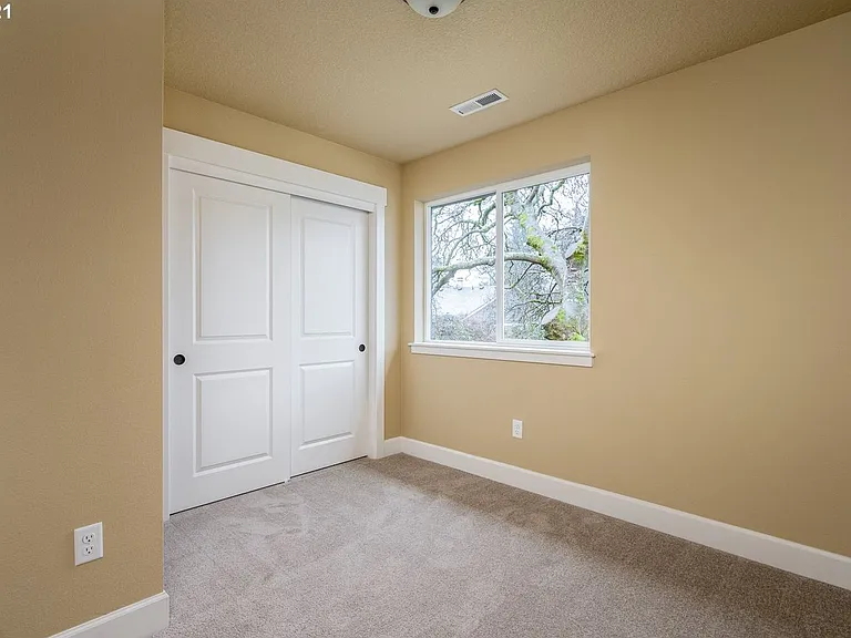 9126 N Seward Ave — Photo 23