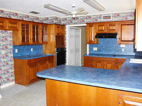 3rd image of 112 Greenwood Dr