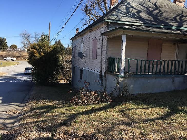 2nd image of 1493 Wise Ave