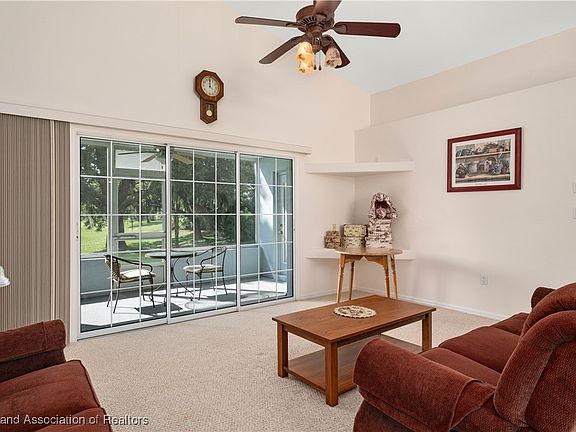 4th image of 8 Meadowlake Cir N