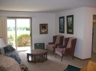 200 Hampshire Ct UNIT 102B, Naperville, IL 60565