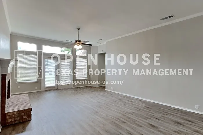 2906 Saint Vincent Dr — Photo 4