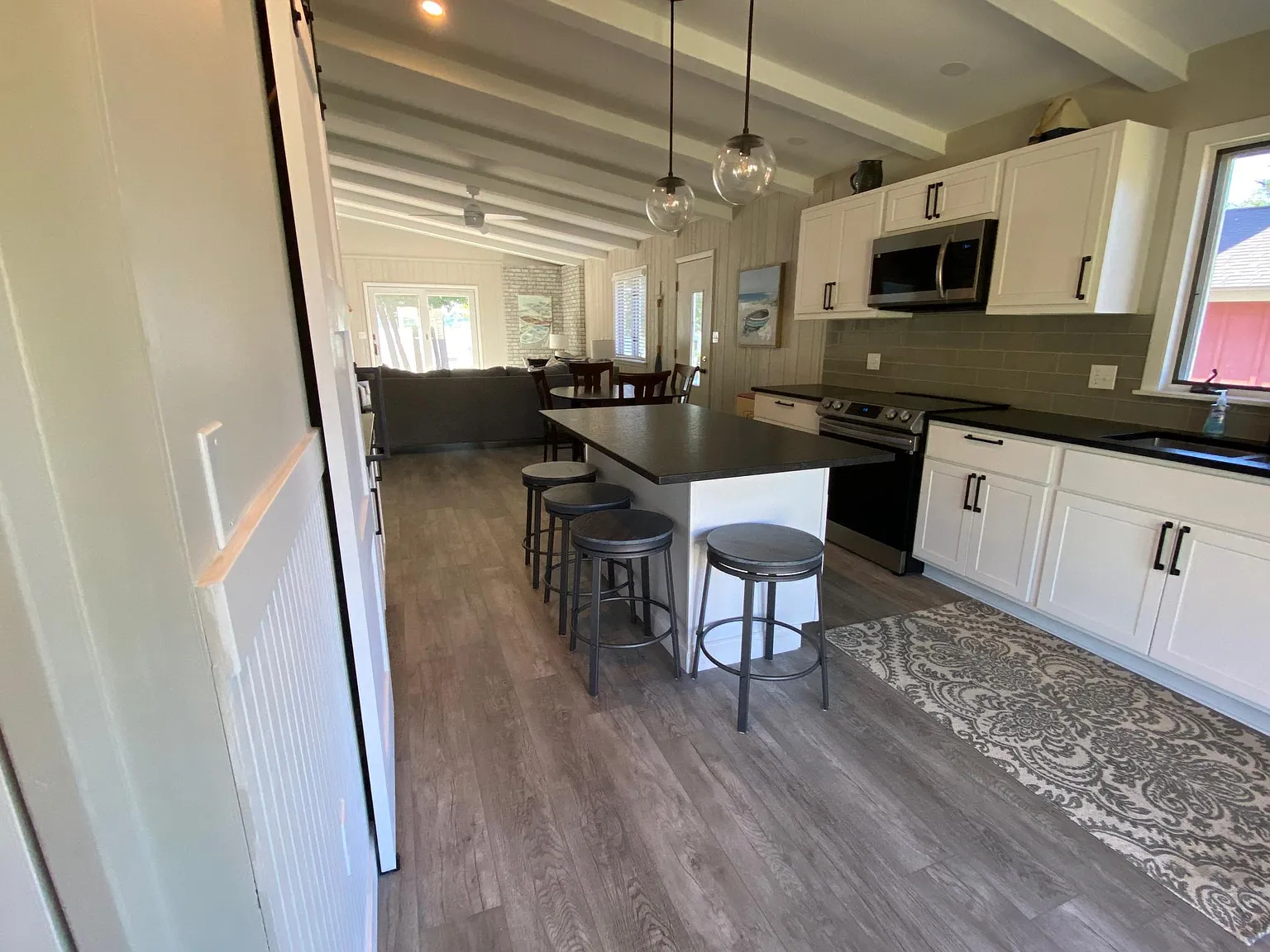 2 bed, 1200 sqft, $2,100 — Photo 4