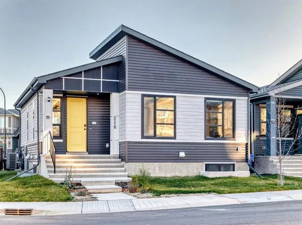 216 SW Lucas Pl NW, Calgary, AB T3P 2E6