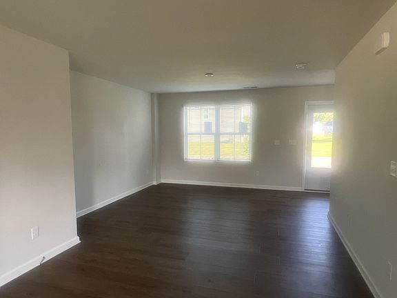 4th image of 906 English Green Way