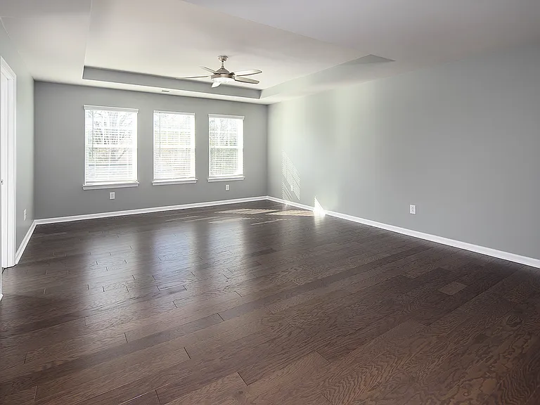 Master/primary bedroom (4)