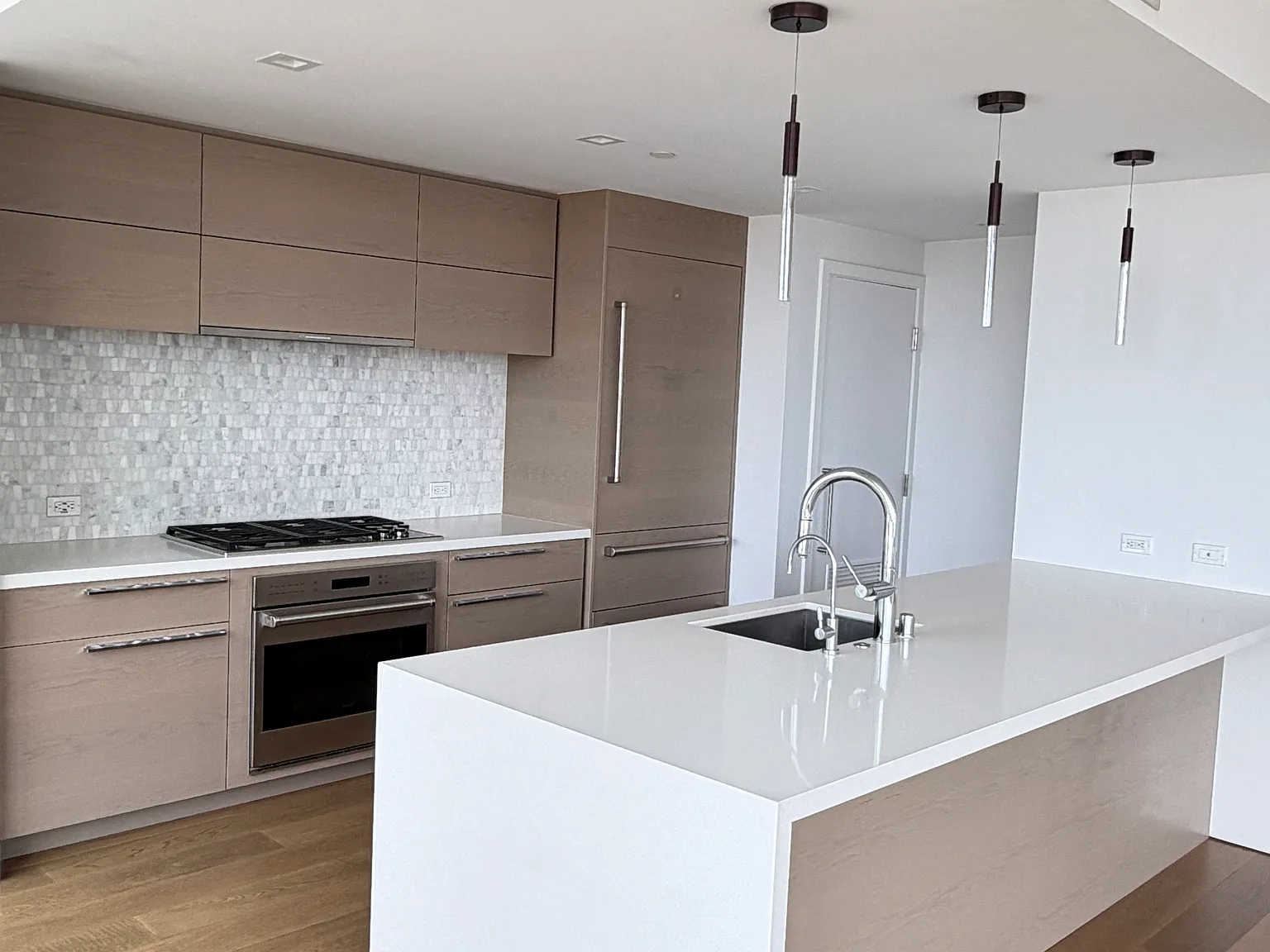 2 bed, 1556 sqft, $6,600 — Photo 3