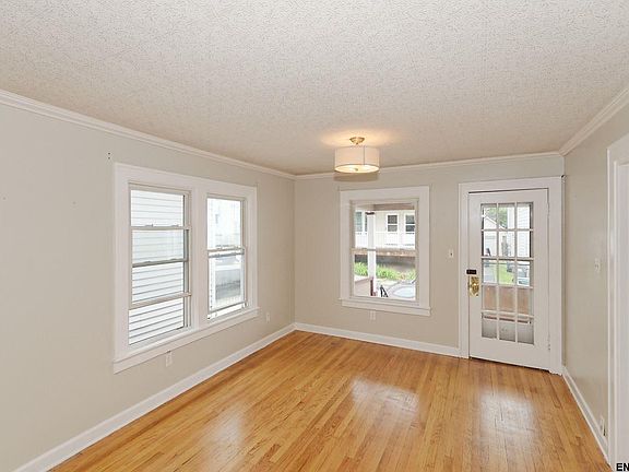 4th image of 15 E Saratoga Ave