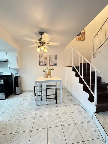 1671 E Kingsley Ave #B Photo 1