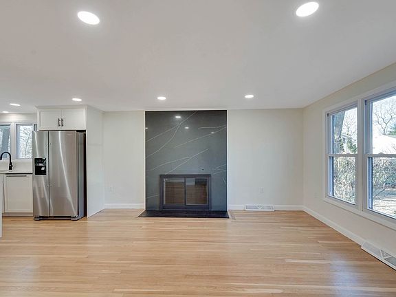 5th image of 12 Mayfair St