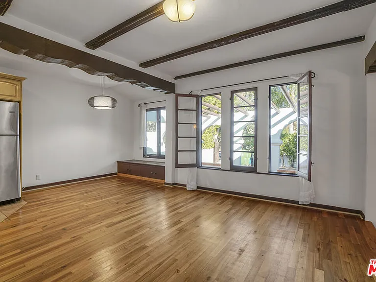 449 N Sweetzer Ave — Photo 7