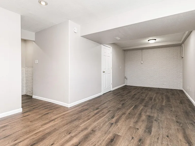 130 Harbet Ave NW — Photo 23