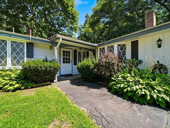 2nd image of 34 Cornell Rd