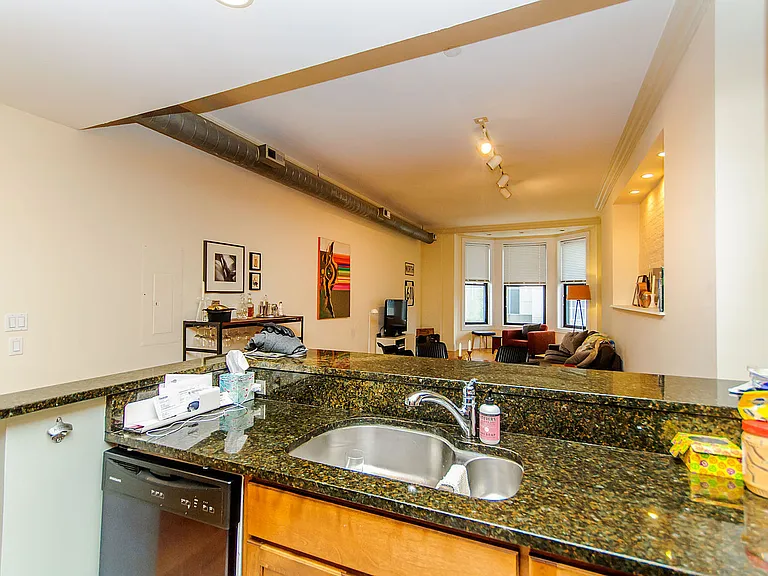 531 N Wells St #166-W — Photo 31