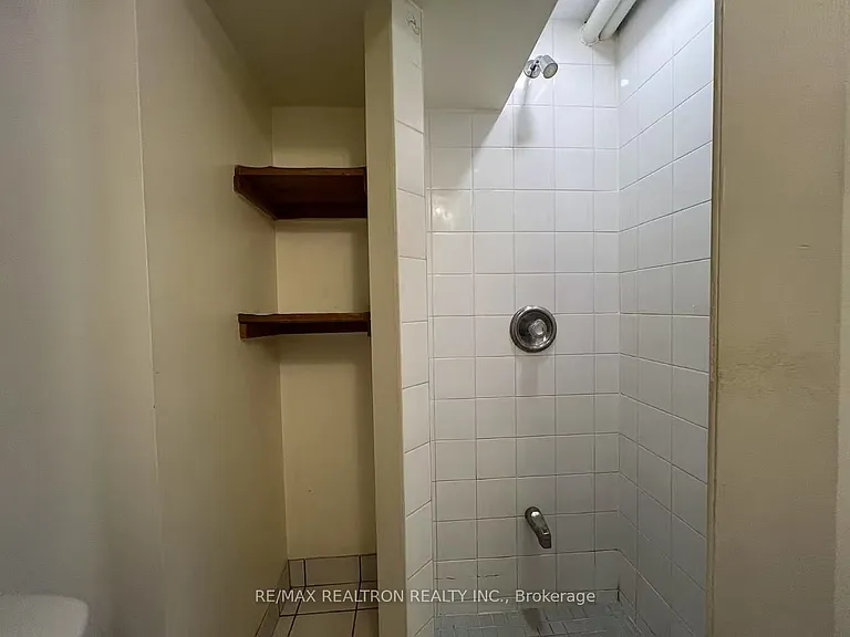 108 Admiral Rd #6 — Photo 11