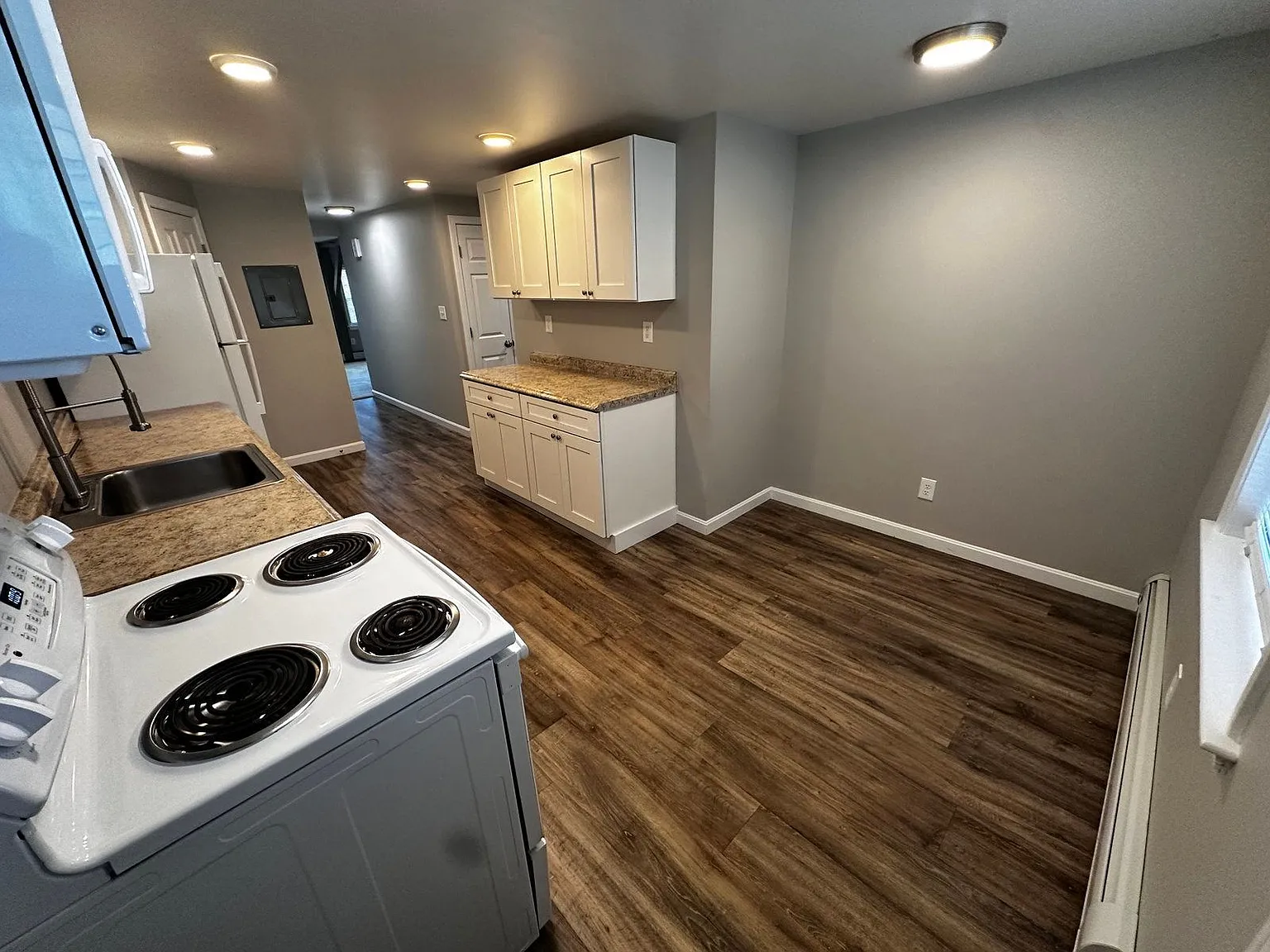 2 bed, 1.0 bath, $2,000 — Photo 3