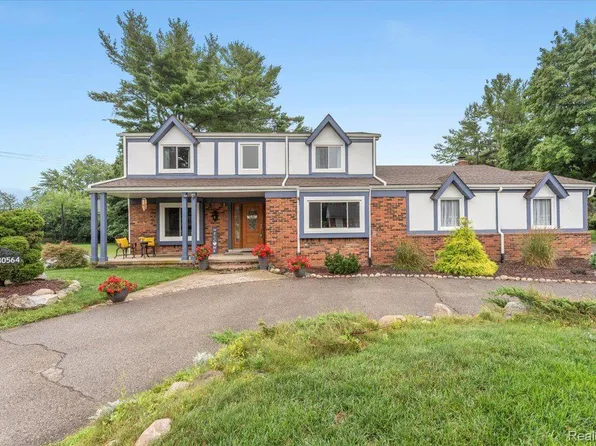 30564 Club House Ln, Farmington Hills, MI 48334