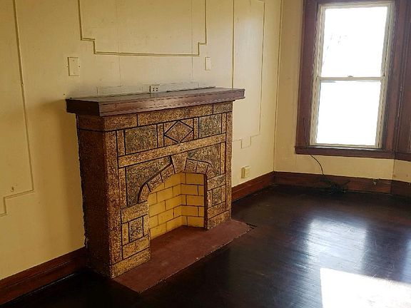 3rd image of 728 Franklin St #1