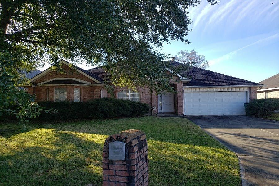 1st image of 110 Lake Lynn Dr