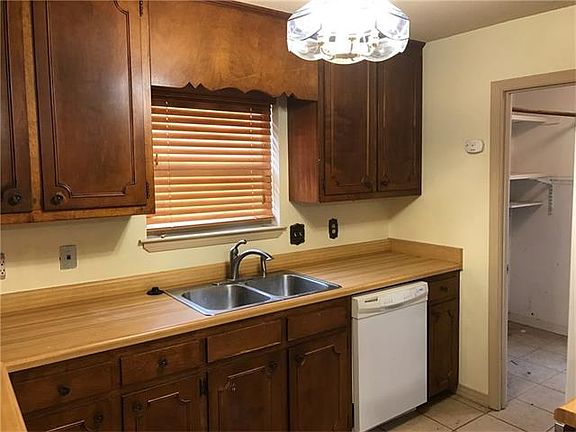 3rd image of 2037 Spanish Oaks Dr