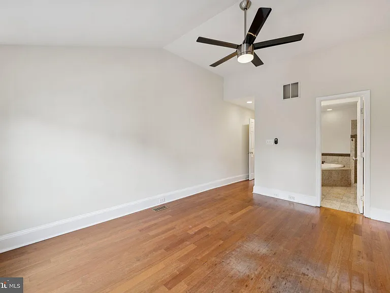 1814 E Pratt St — Photo 23