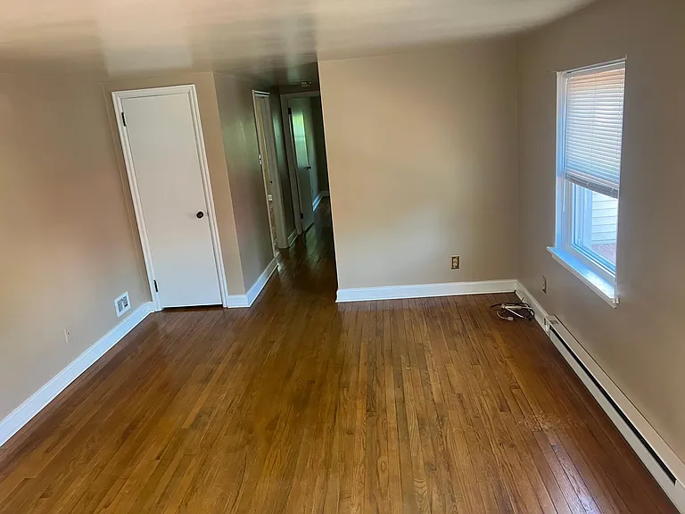 112 Meredith St — Photo 3