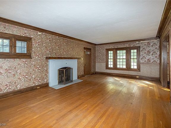 4th image of 1287 Oakridge Dr
