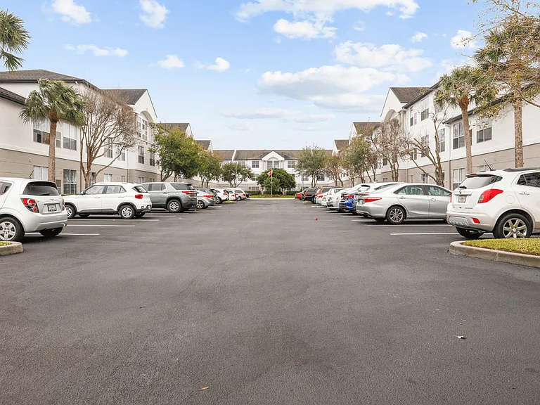 Lexington Club at Vero — Photo 10