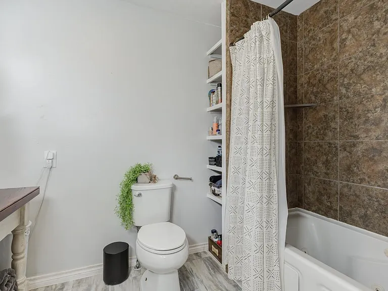 58 E Lakeshore Dr — Photo 41