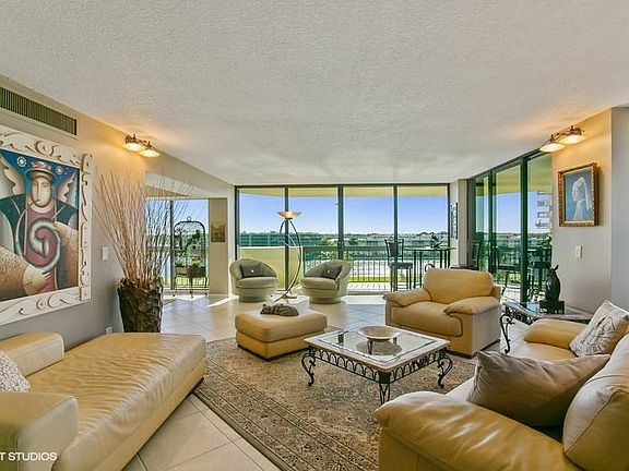 5th image of 108 Lakeshore Dr APT 638