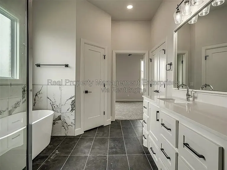 5933 NW 158th St — Photo 21