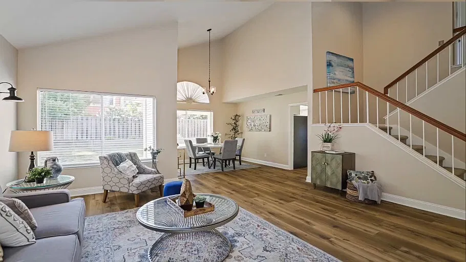 4 bed, 2.5 bath, 2046 sqft, $3,150 — Photo 2