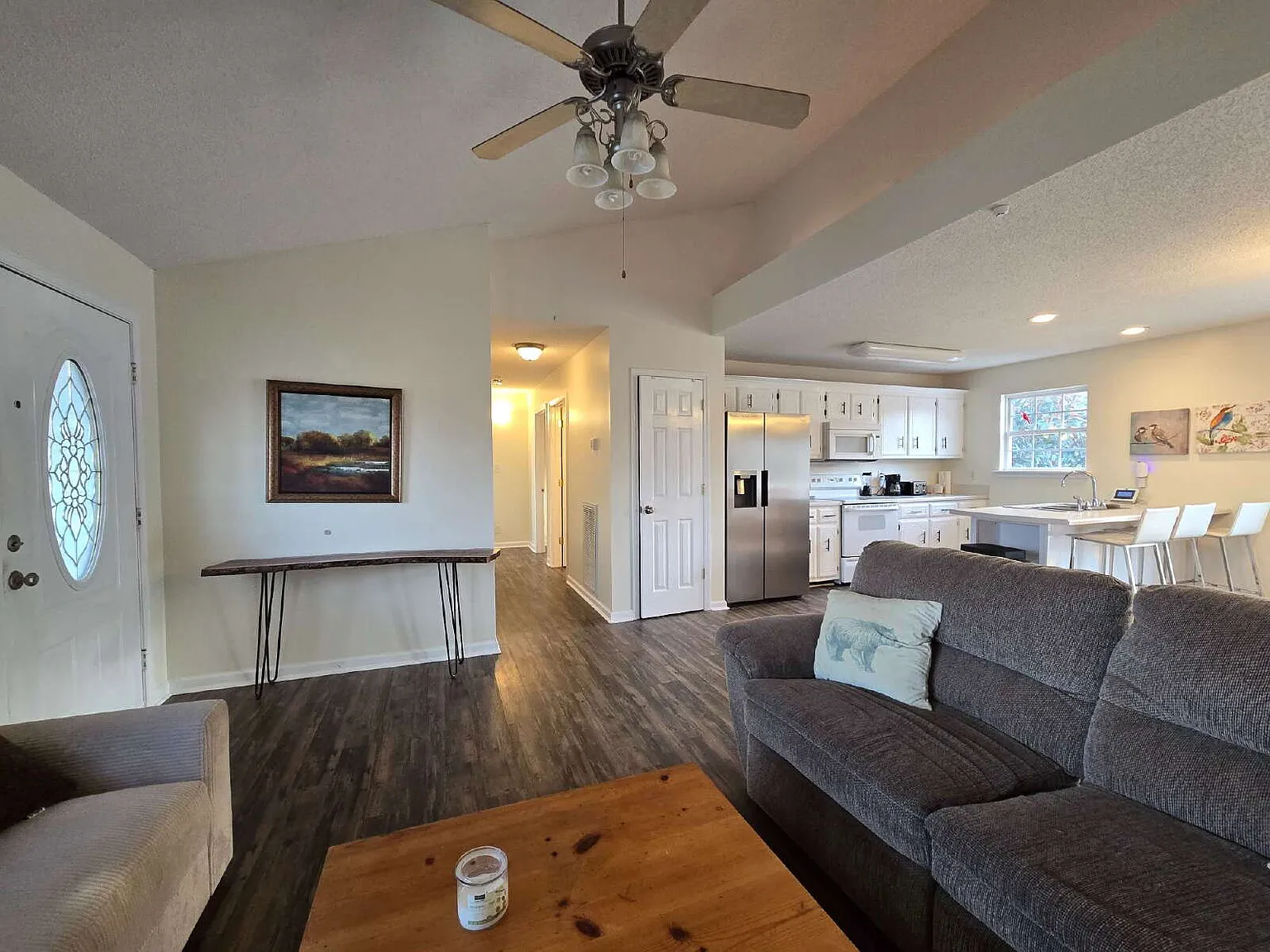 3 bed, 2.0 bath, 1086 sqft, $2,400 — Photo 4