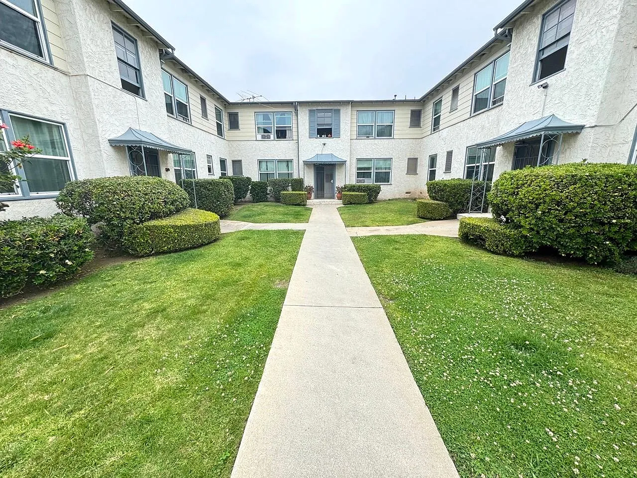 835 Bay Street — Photo 2