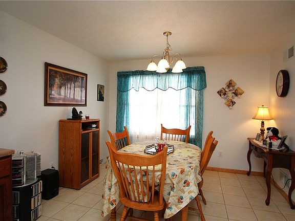 3rd image of 111 Brittany Dr