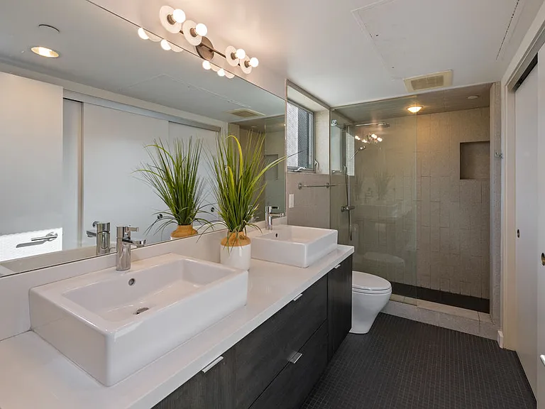 751 N Fairfax Ave #12 — Photo 10
