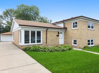 4635 W Lake Ave, Glenview, IL