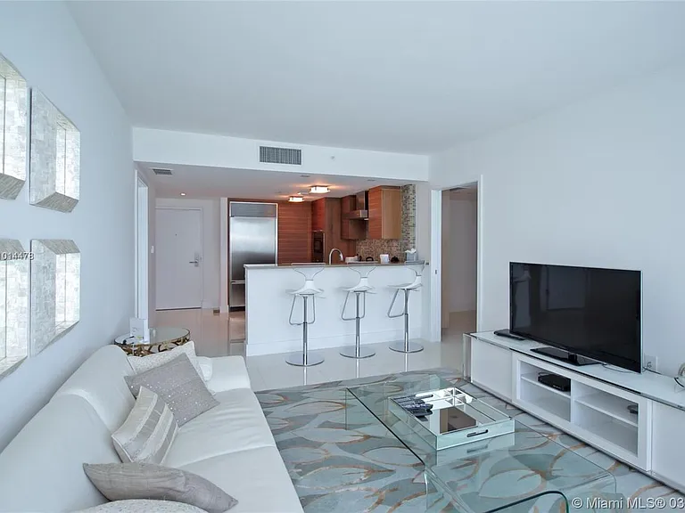 6801 Collins Ave #LPH14 — Photo 13