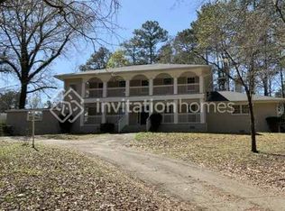 5850 Whispering Pines Cir SW, Mableton, GA 30126