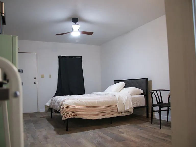 1006 Essex East Dr — Photo 1