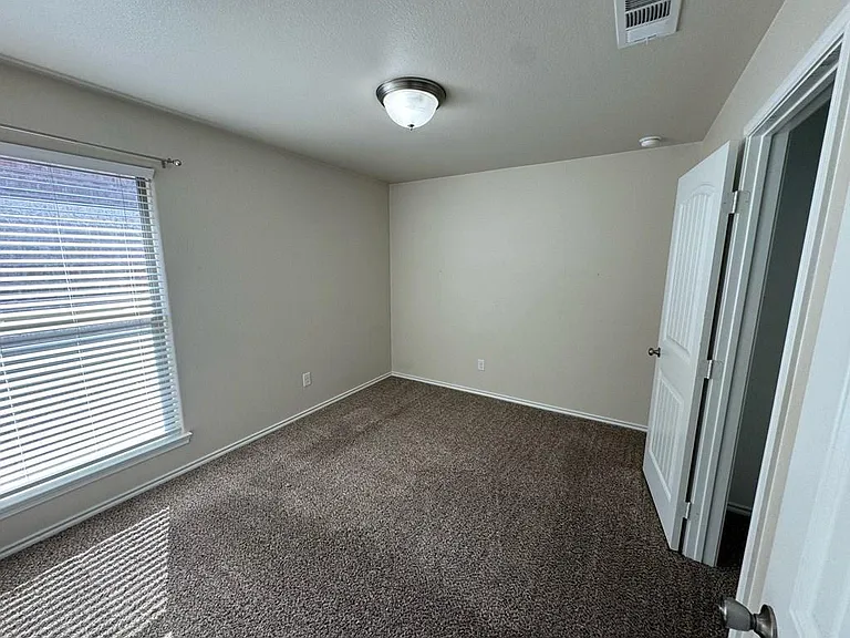903 Yancy St — Photo 8