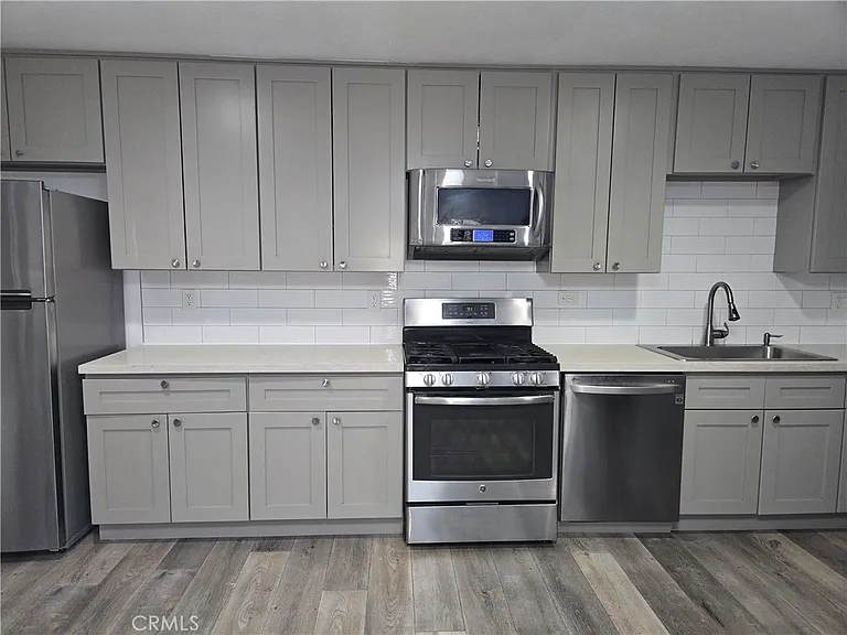 445 E Francis St #1/2 — Photo 2