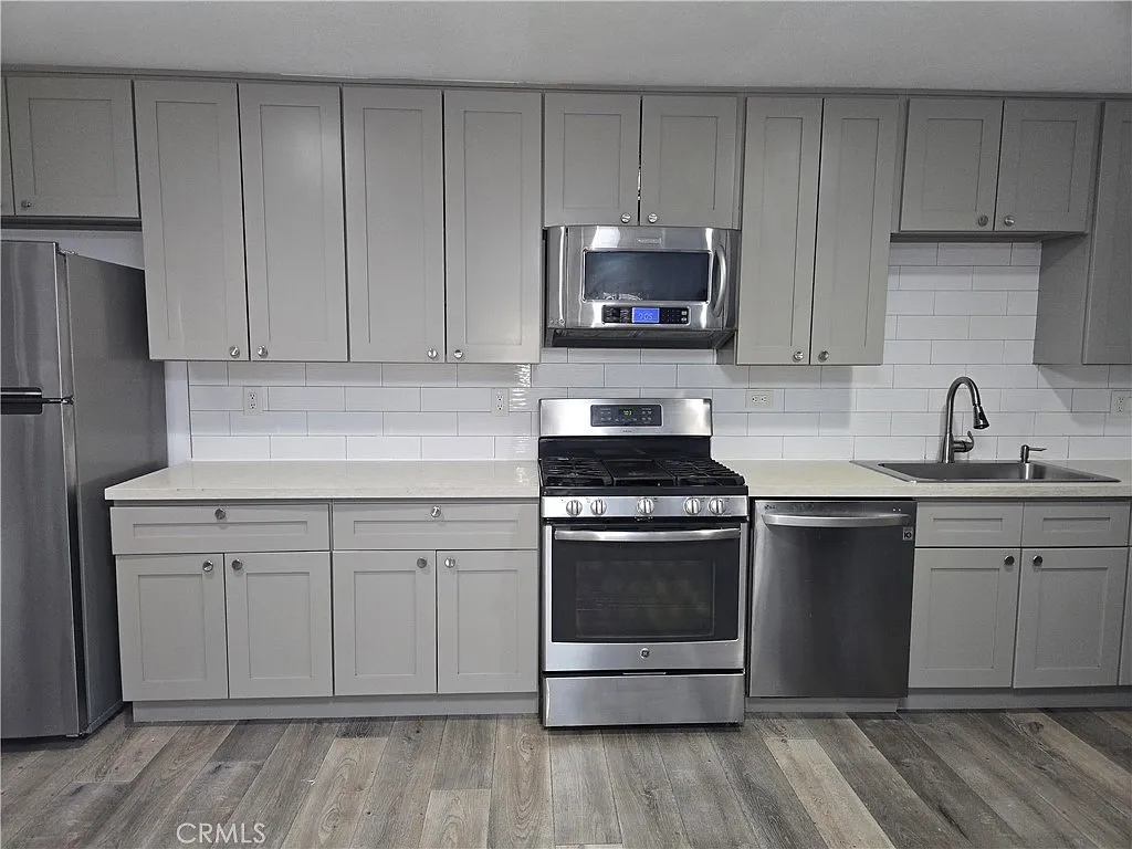 Building Photo - 445 E Francis St #1/2
