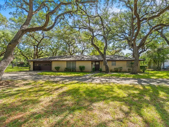 113 Krupka St, Columbus, TX 78934