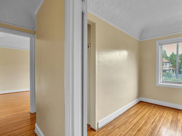 2052 SE Hawthorne Blvd — Photo 19