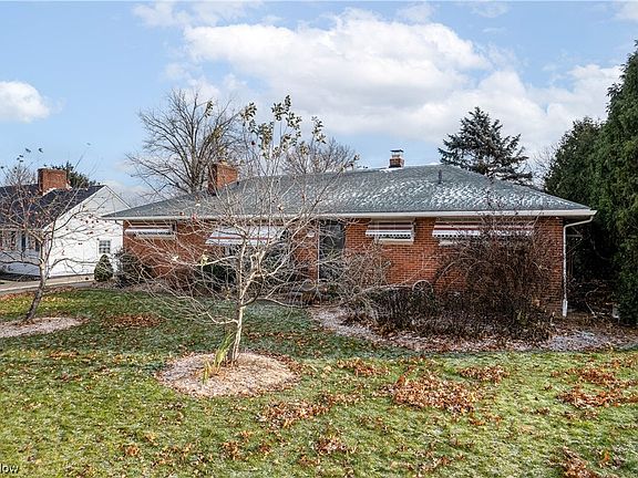 3rd image of 745 Highland Ave